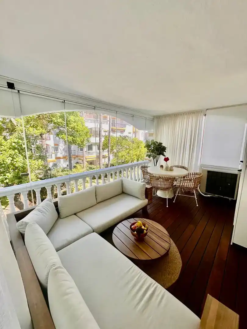 Terrassa de Pis en venda en Marbella amb Aire condicionat, Piscina i Balcó