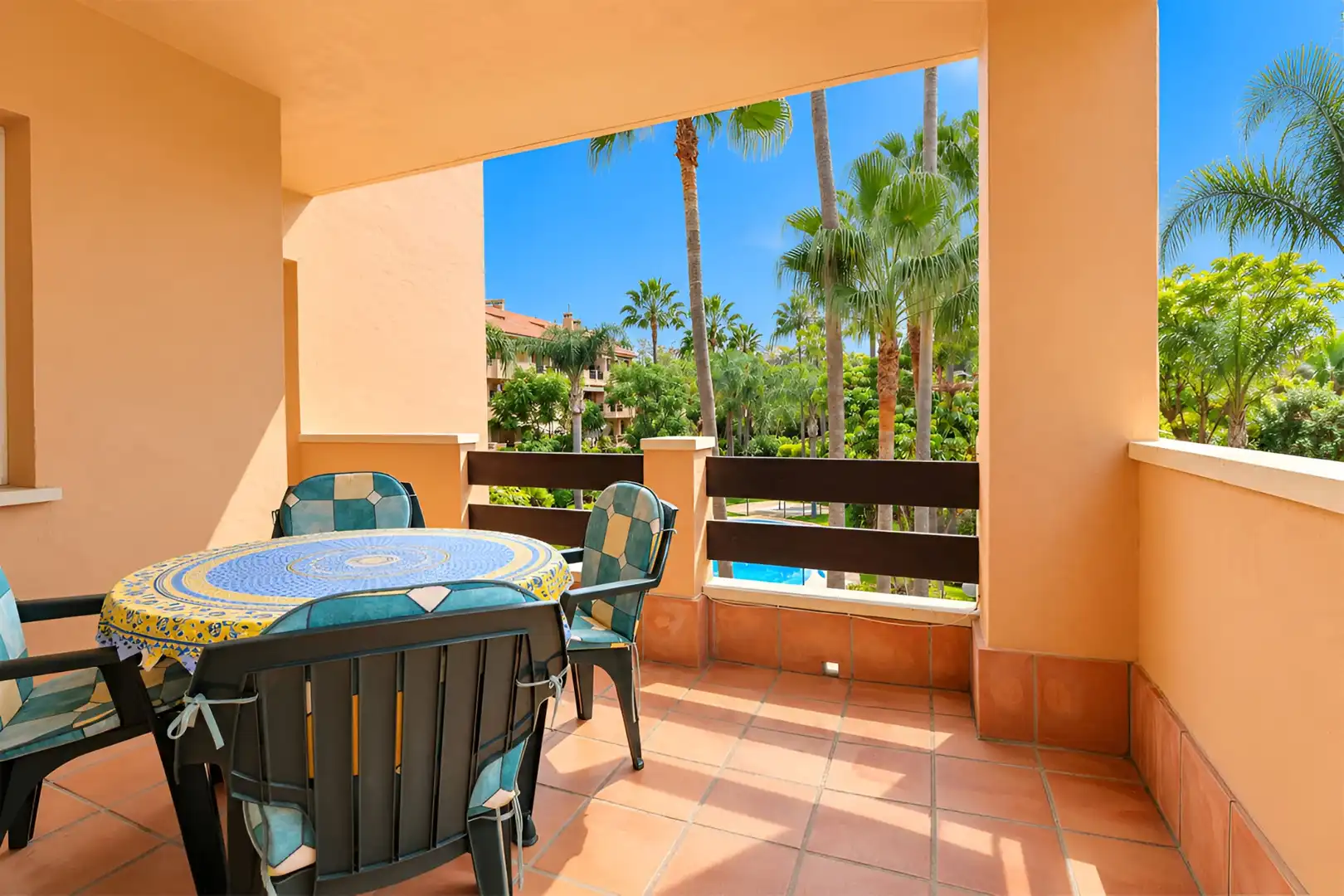 Apartment with terrace for sale in Elviria - Cabopino