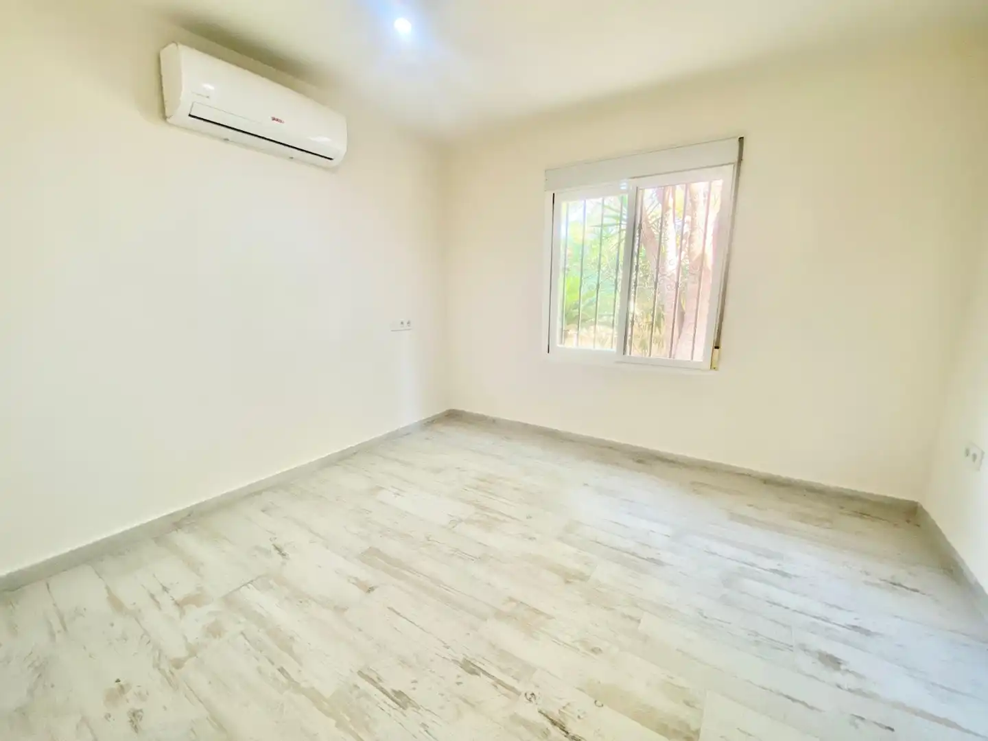 Habitación de Casa o chalet de alquiler en L'Alfàs del Pi con Aire acondicionado, Calefacción y Jardín privado