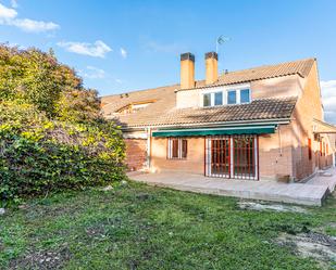 Exterior view of Single-family semi-detached for sale in Pozuelo de Alarcón  with Air Conditioner, Heating and Private garden