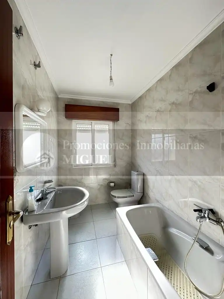 Baño de Piso en venta en Verín con Terraza