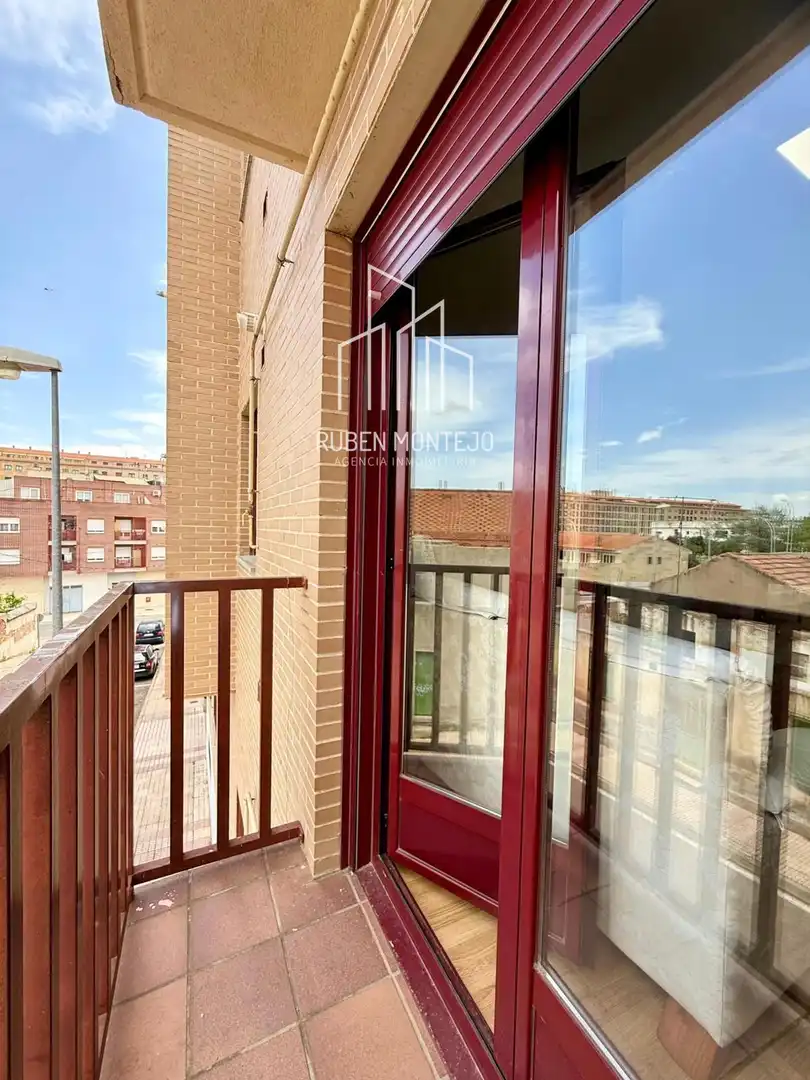 Vista exterior de Piso en venta en Salamanca con Calefacción, Terraza y Amueblado