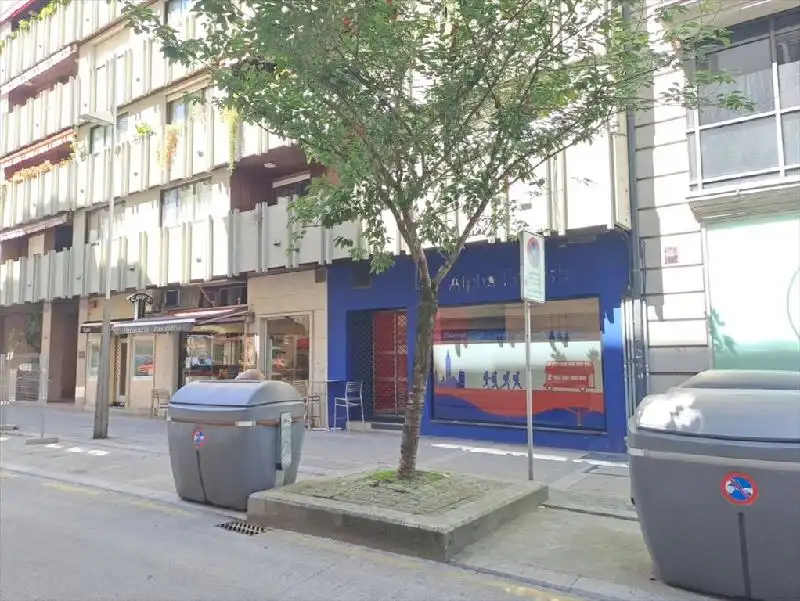 Vista exterior de Local en venta en Pontevedra Capital 