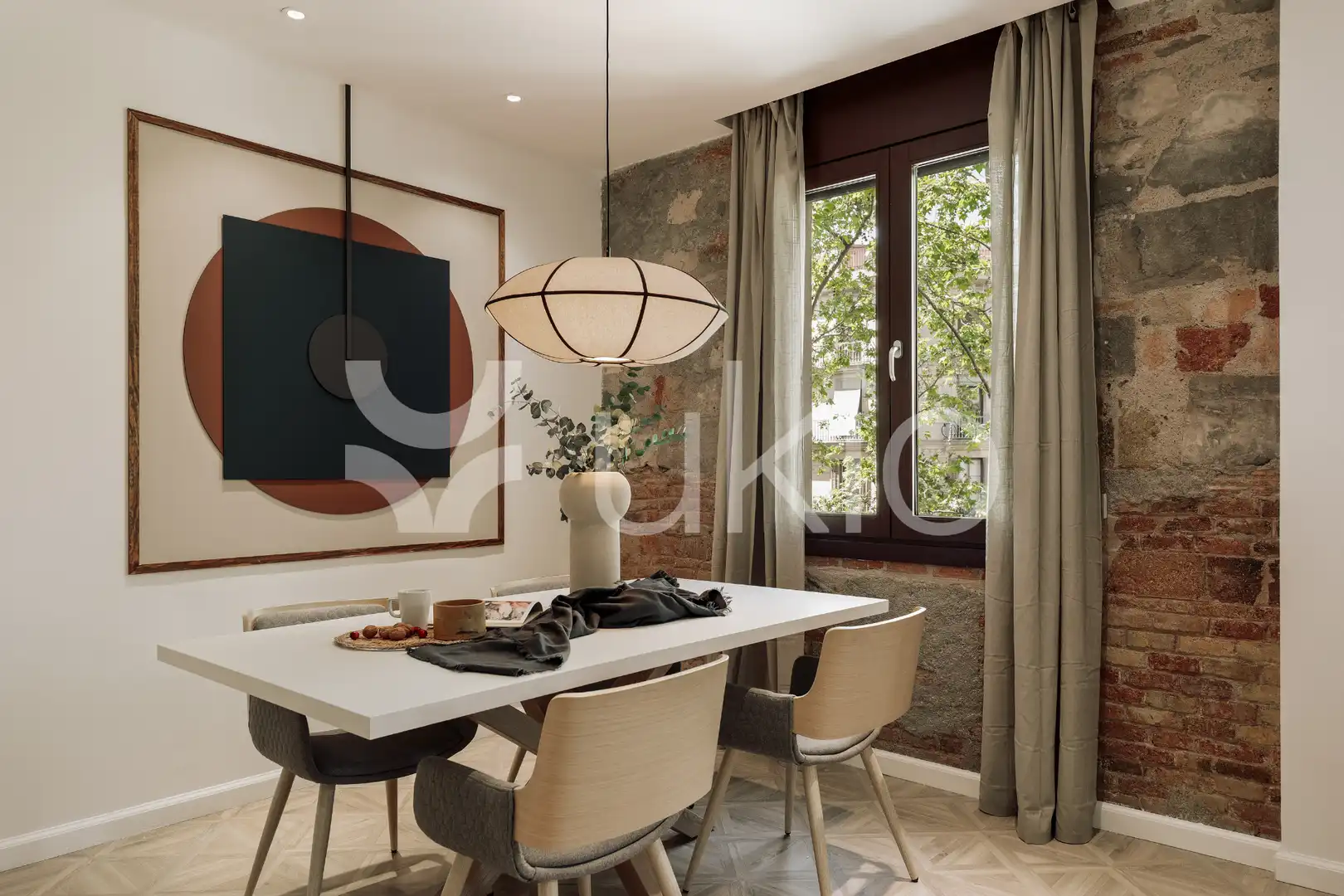 Menjador de Apartament de lloguer en Barcelona amb Aire condicionat, Calefacció i Moblat
