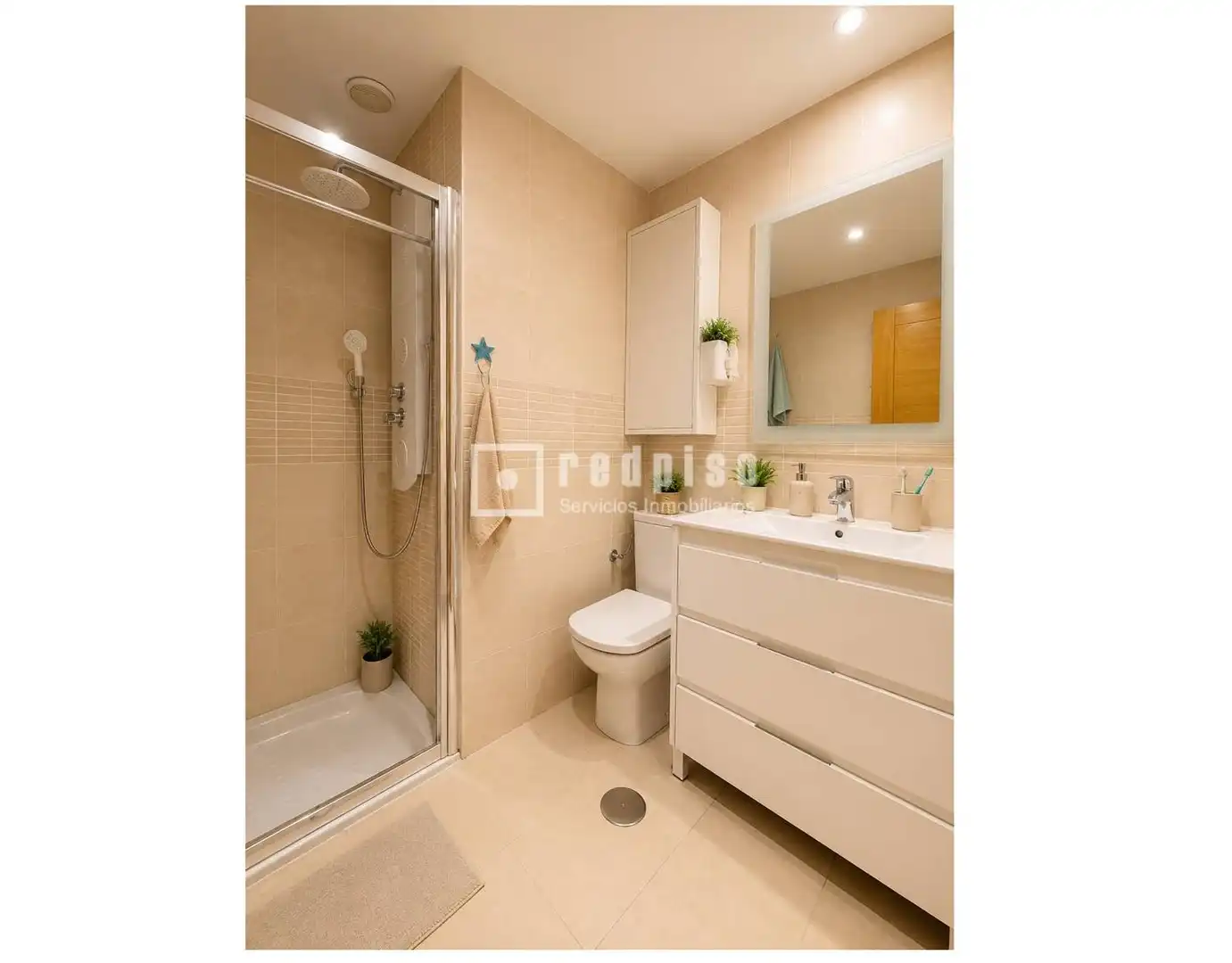 Baño de Piso en venta en Getafe con Aire acondicionado, Calefacción y Jardín privado