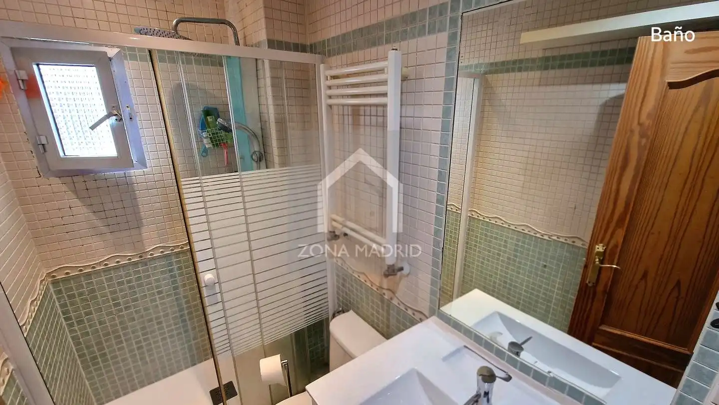 Bathroom of Flat for sale in Madrid  with Air Conditioner and Terrace