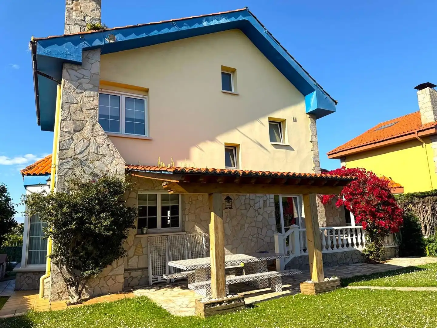 Vista exterior de Casa o chalet en venta en Gijón  con Calefacción, Terraza y Piscina