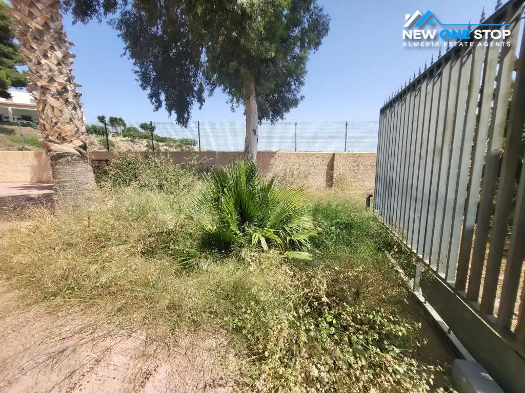 Casa adosada en venda en Cuevas del Almanzora amb Aire condicionat, Calefacció i Jardí privat