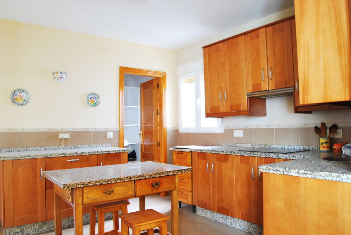 Cuina de Casa o xalet en venda en Loja amb Jardí privat i Terrassa