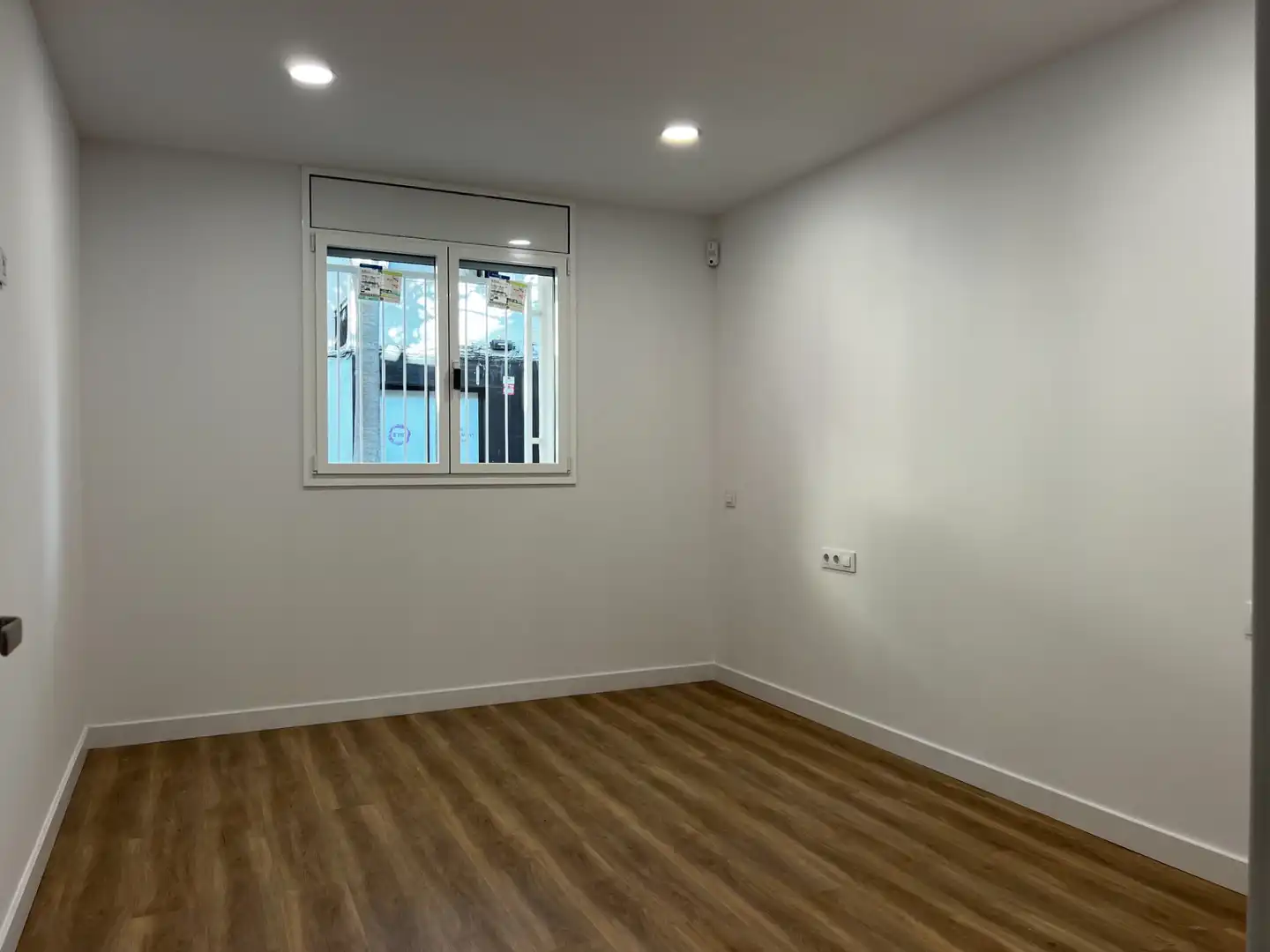 Ground floor for sale in Badalona  with Parquet flooring, Oven and Alarm