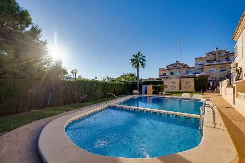 Piscina de Casa adosada en venda en Orihuela amb Aire condicionat, Calefacció i Traster