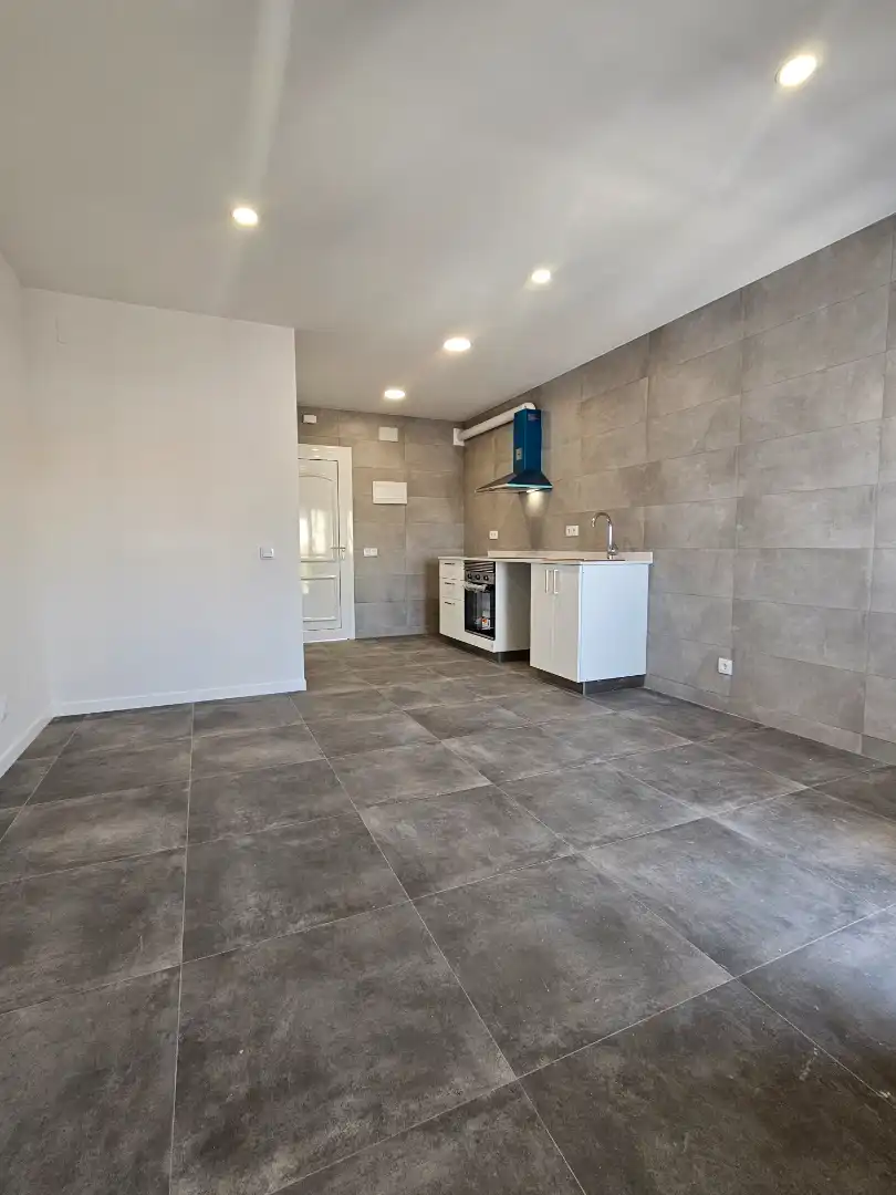 Küche von Wohnung zum Verkauf in Torredembarra mit Ofen und Balkon