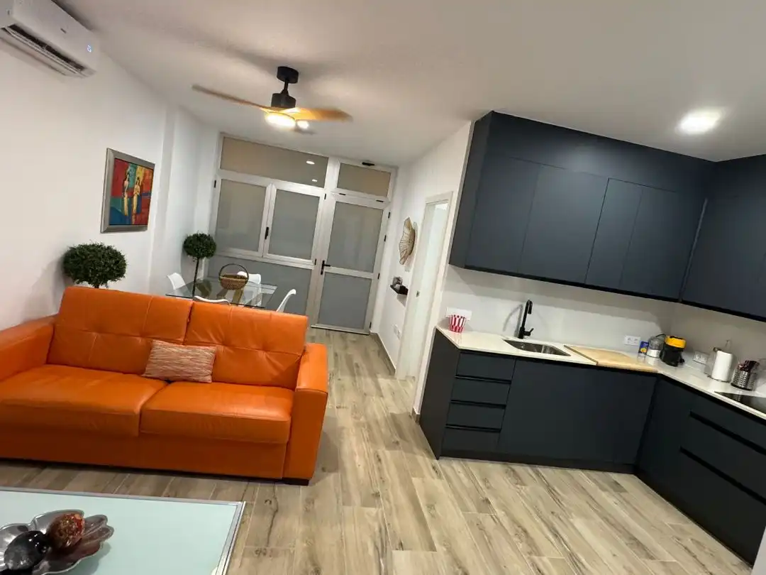 Erdgeschosswohnung zum Verkauf in Avenida Juan Carlos I 26