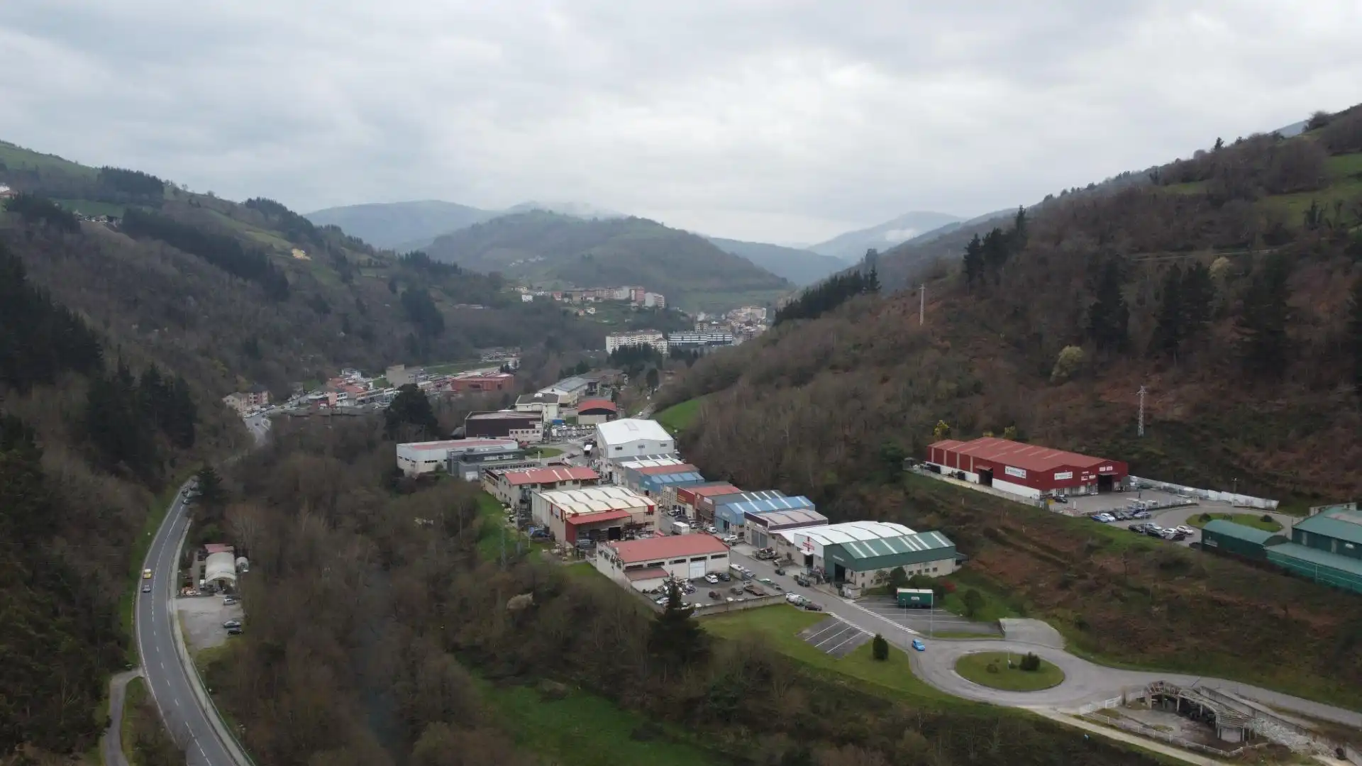 Aparcament de Casa o xalet en venda en Cangas del Narcea amb Calefacció, Jardí privat i Terrassa