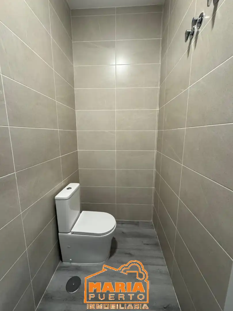 Bathroom of Study for rent in Málaga  with Air Conditioner and Furnished