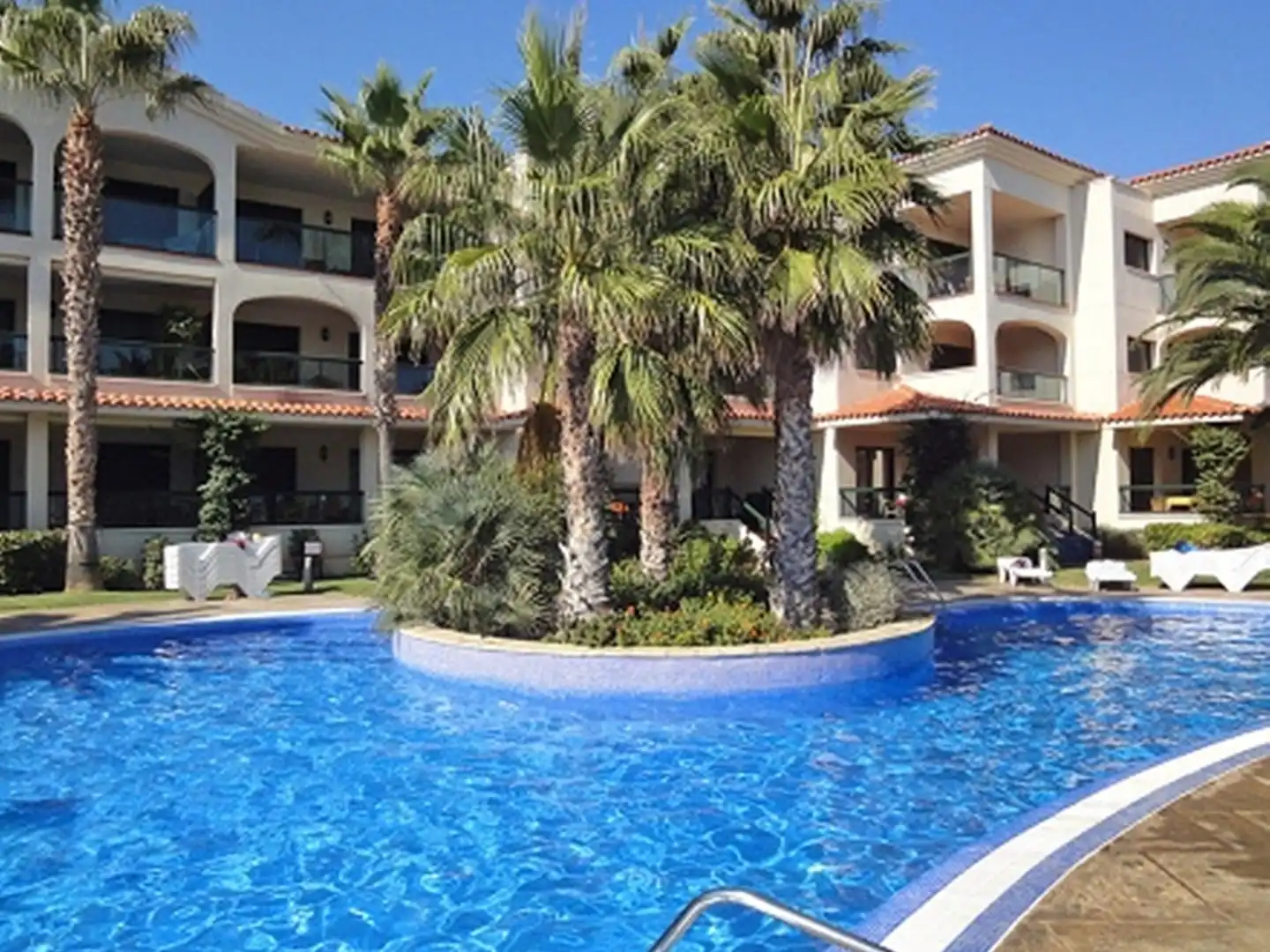 Apartment with pool for sale in Carrer de Cadaloques 96, imagen 2