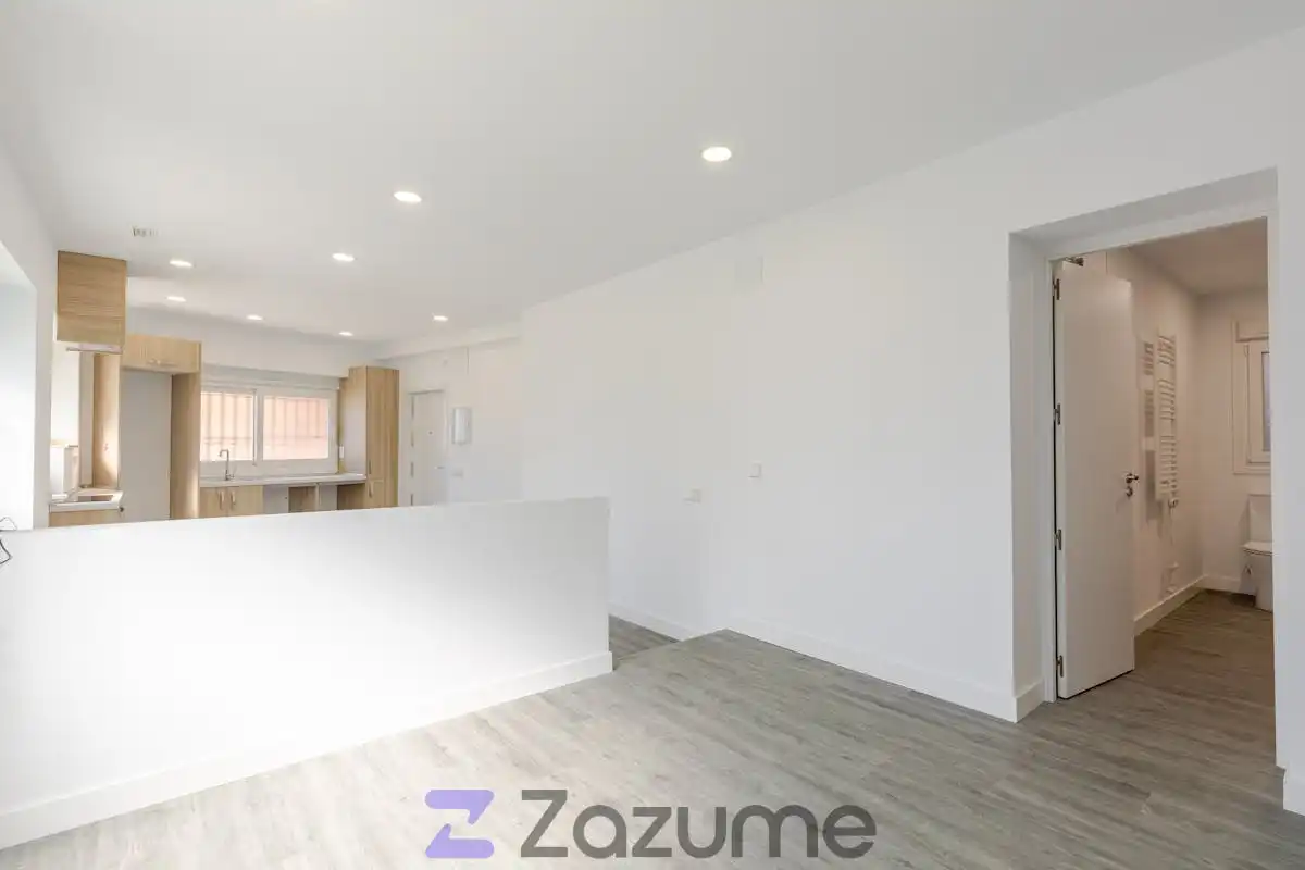 Sala d'estar de Estudi de lloguer en Madrid amb Calefacció, Parquet i Forn