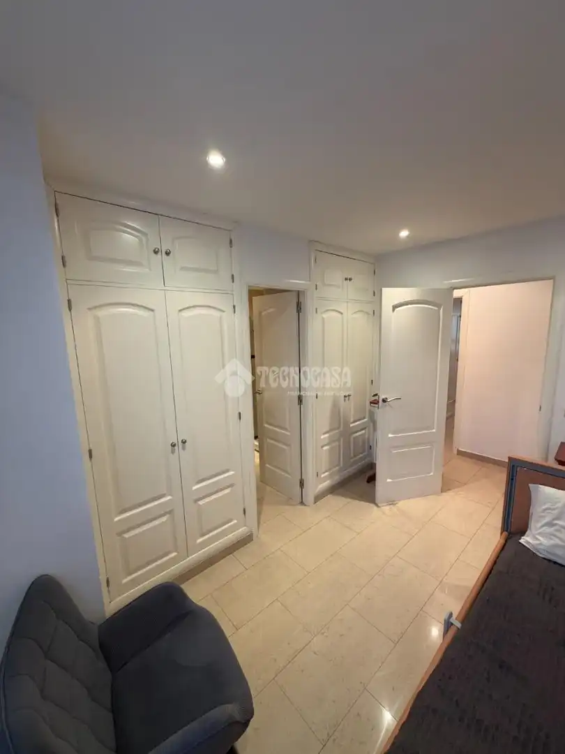 Flat for sale in Madrid  with Air Conditioner and Heating