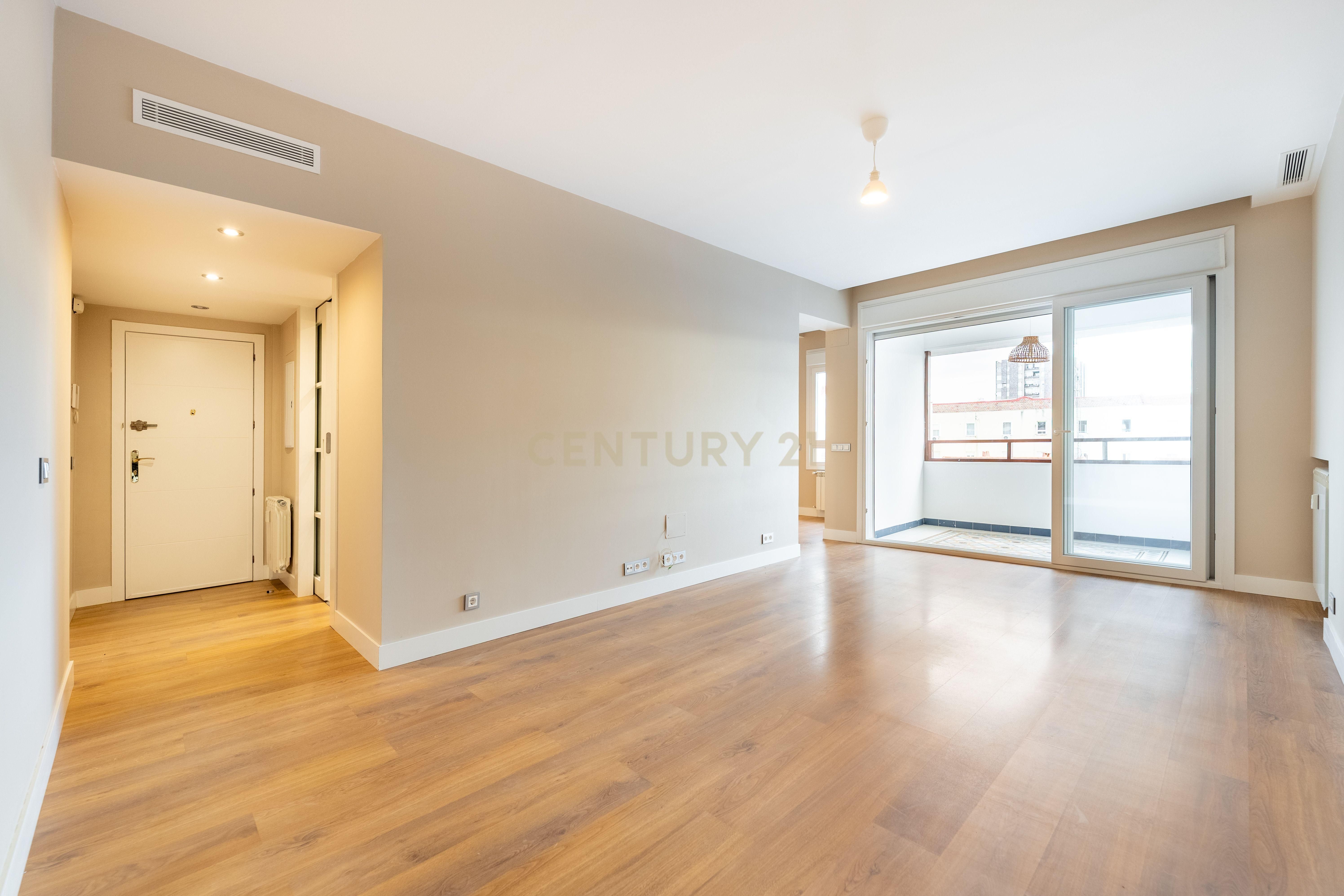Living room of Flat to rent in  Madrid Capital  with Air Conditioner and Storage room