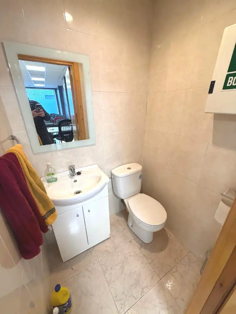 Baño de Local en venta en Binéfar con Aire acondicionado