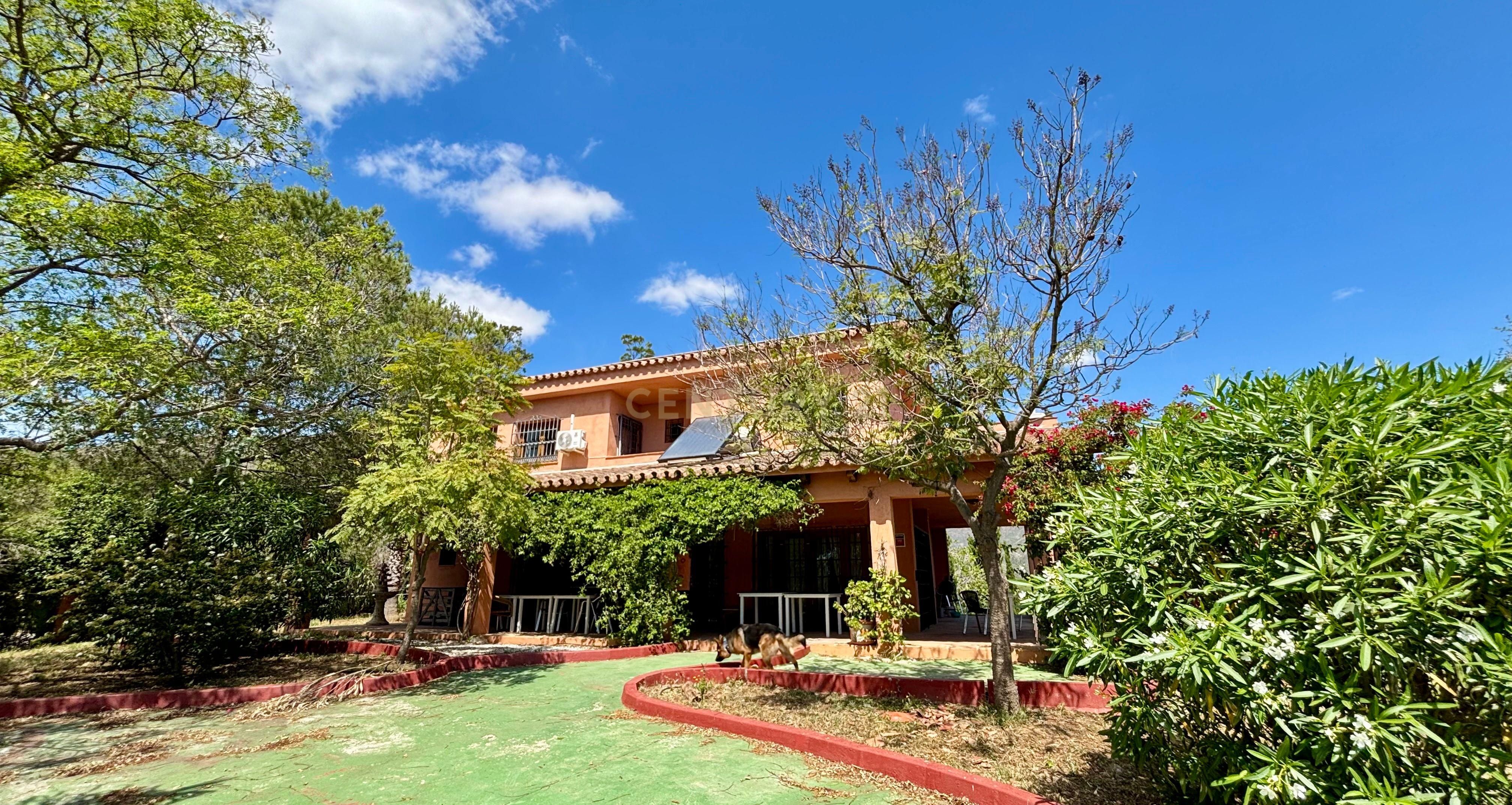 Vista exterior de Casa o xalet en venda en Mijas amb Jardí privat, Piscina i Balcó