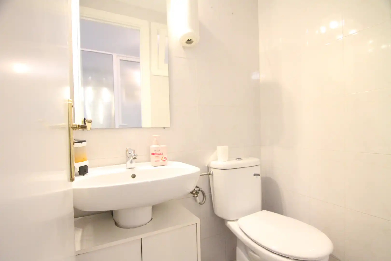 Baño de Local de alquiler en Olesa de Montserrat con Parquet