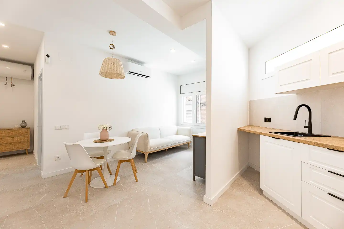 Sala de estar de Casa adosada en venta en Rubí con Aire acondicionado, Calefacción y Terraza