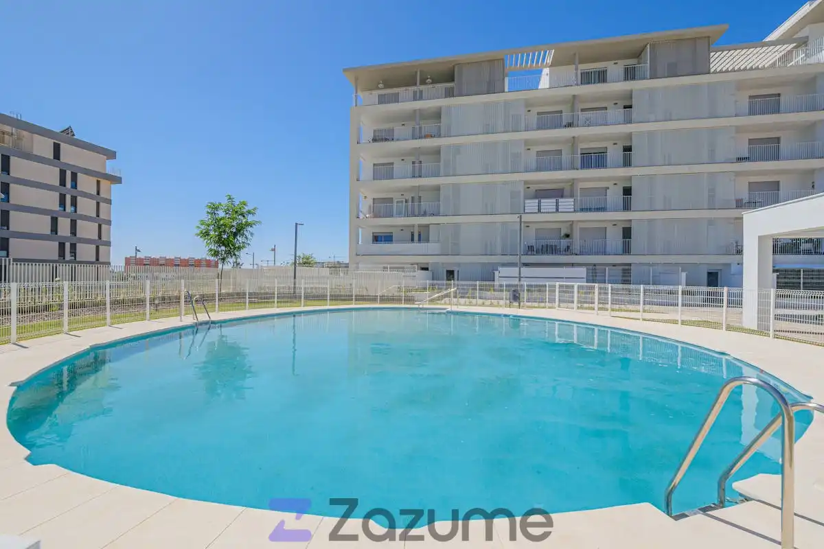 Schwimmbecken von Wohnung zur Miete in Dos Hermanas mit Klimaanlage, Heizung und Privatgarten