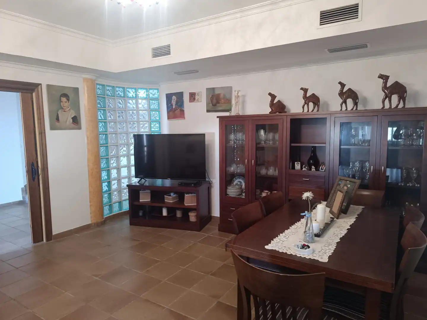Sala d'estar de Casa o xalet en venda en Alcalá de Guadaira amb Aire condicionat, Calefacció i Jardí privat
