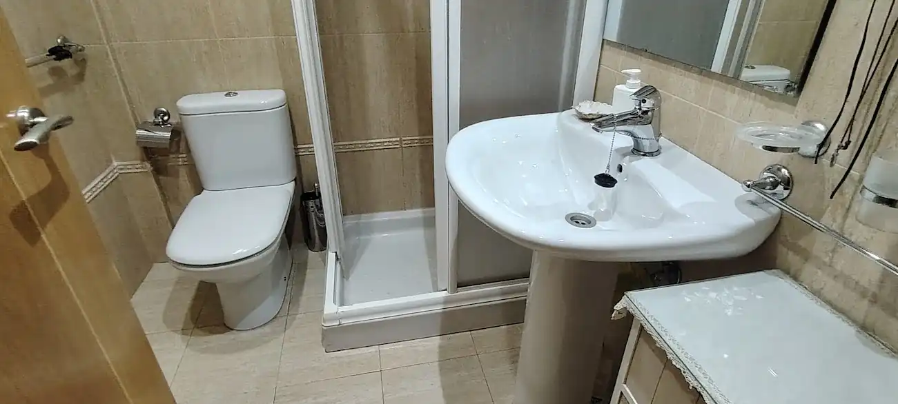 Baño de Piso de alquiler en Linares con Aire acondicionado, Calefacción y Parquet