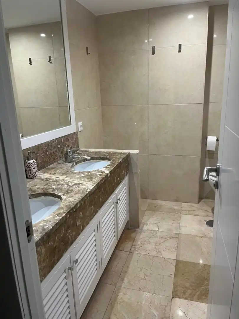 Bany de Apartament de lloguer en Marbella amb Aire condicionat, Calefacció i Terrassa