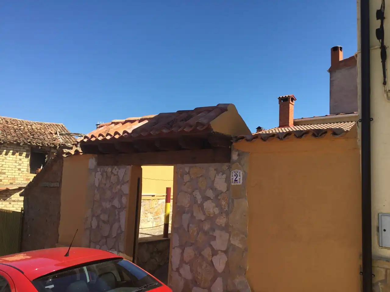 Vista exterior de Casa adosada en venda en Villamayor de los Montes amb Calefacció, Parquet i Moblat