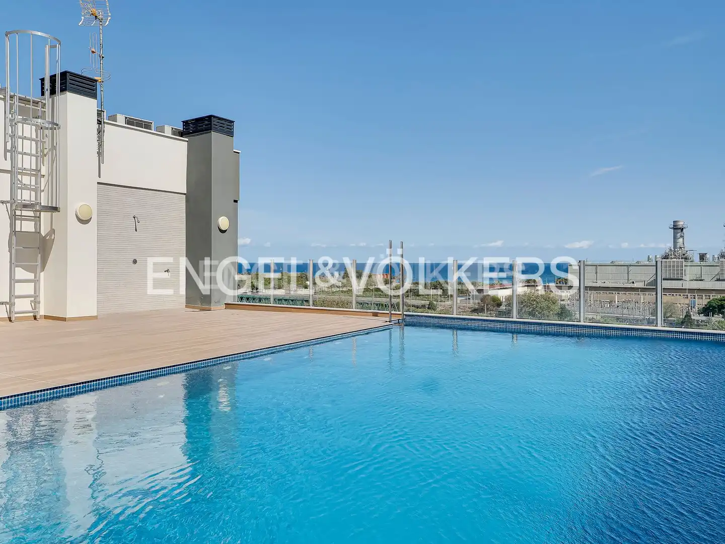 Piscina de Ático en venta en Sant Adrià de Besòs con Aire acondicionado, Calefacción y Parquet