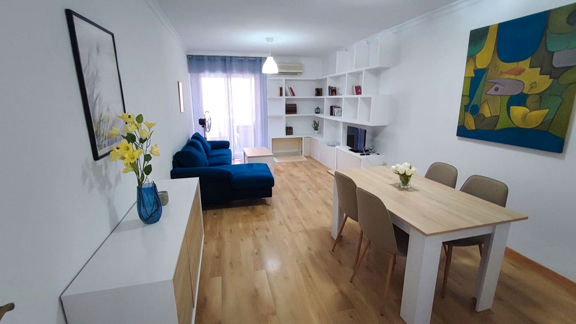 Sala d'estar de Pis de lloguer en Roquetas de Mar amb Aire condicionat, Terrassa i Moblat