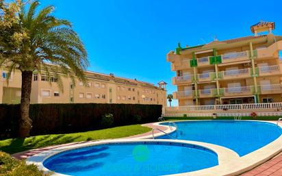 Schwimmbecken von Wohnungen zum verkauf in La Manga del Mar Menor mit Klimaanlage und Terrasse