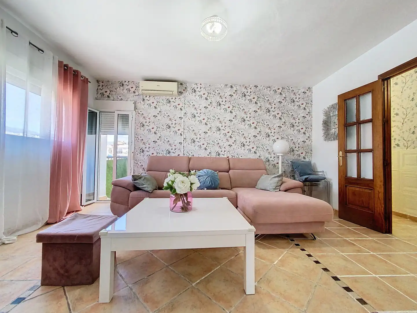 Living room of Apartments for sale in Estepona  with Air Conditioner, Terrace and Furnished
