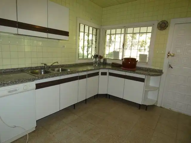 Cuina de Casa o xalet en venda en Culleredo amb Jardí privat, Parquet i Terrassa