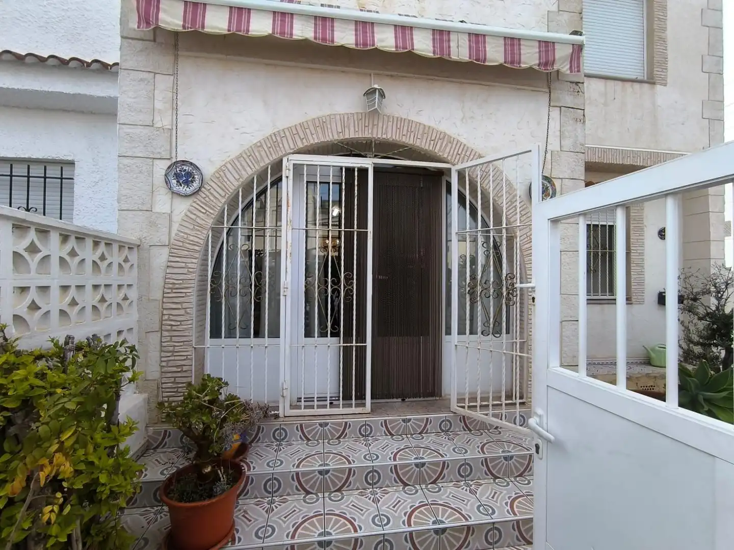Casa adosada en venta en Torrevieja con Aire acondicionado, Jardín privado y Terraza