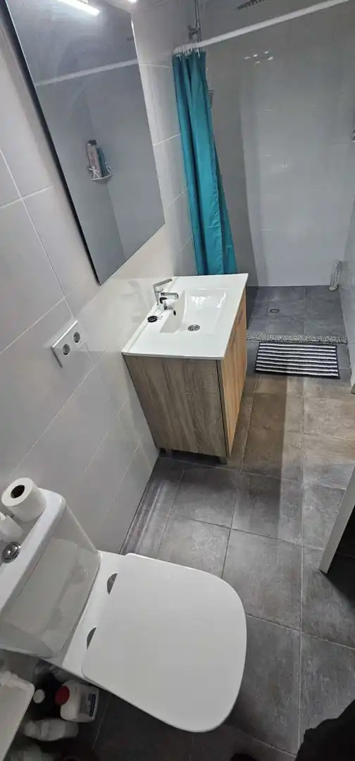Bany de Apartament en venda en Fuengirola amb Aire condicionat, Calefacció i Moblat