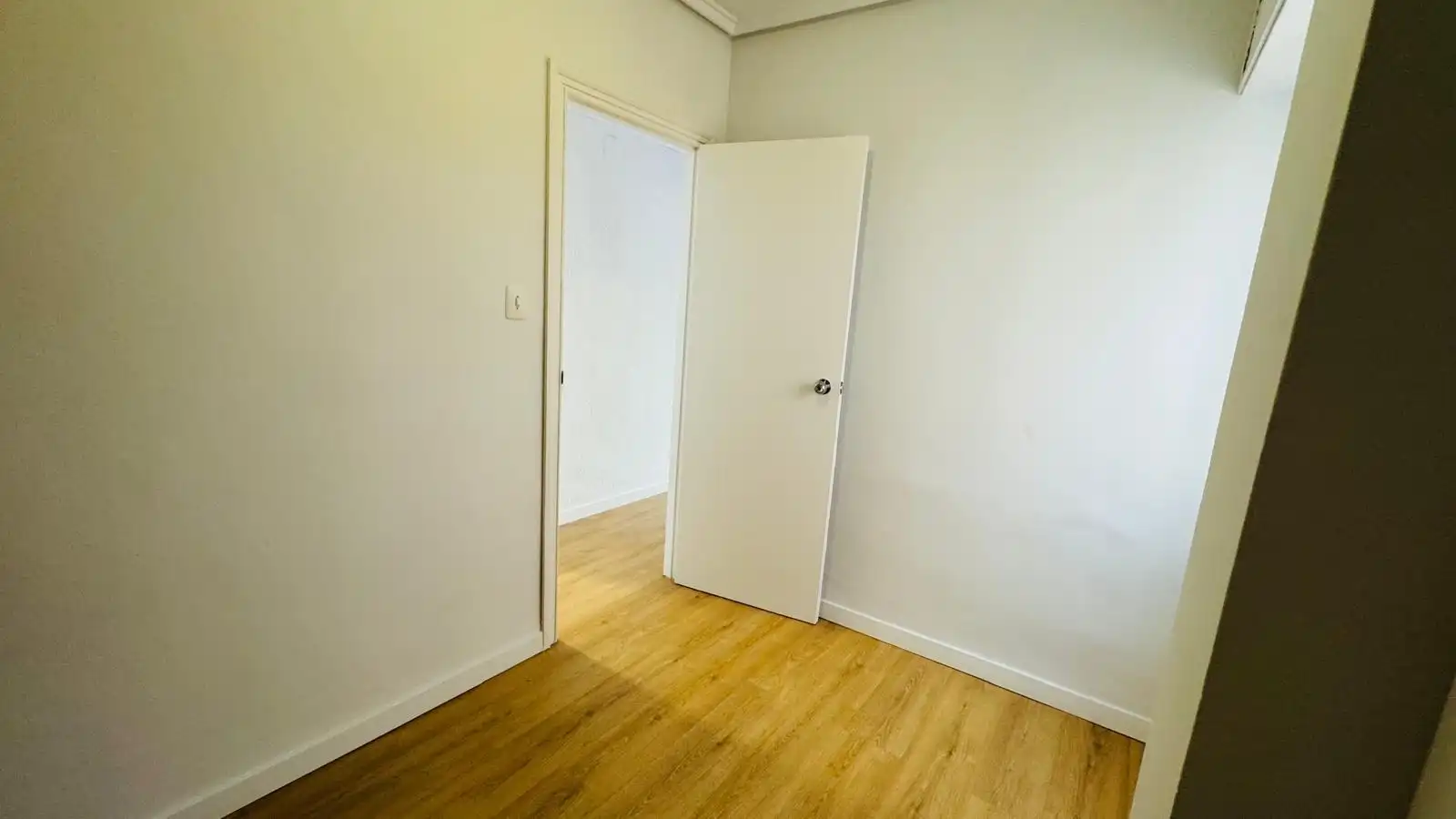 Bedroom of Flat for rent in Valencia  with Air Conditioner, Parquet flooring and Terrace