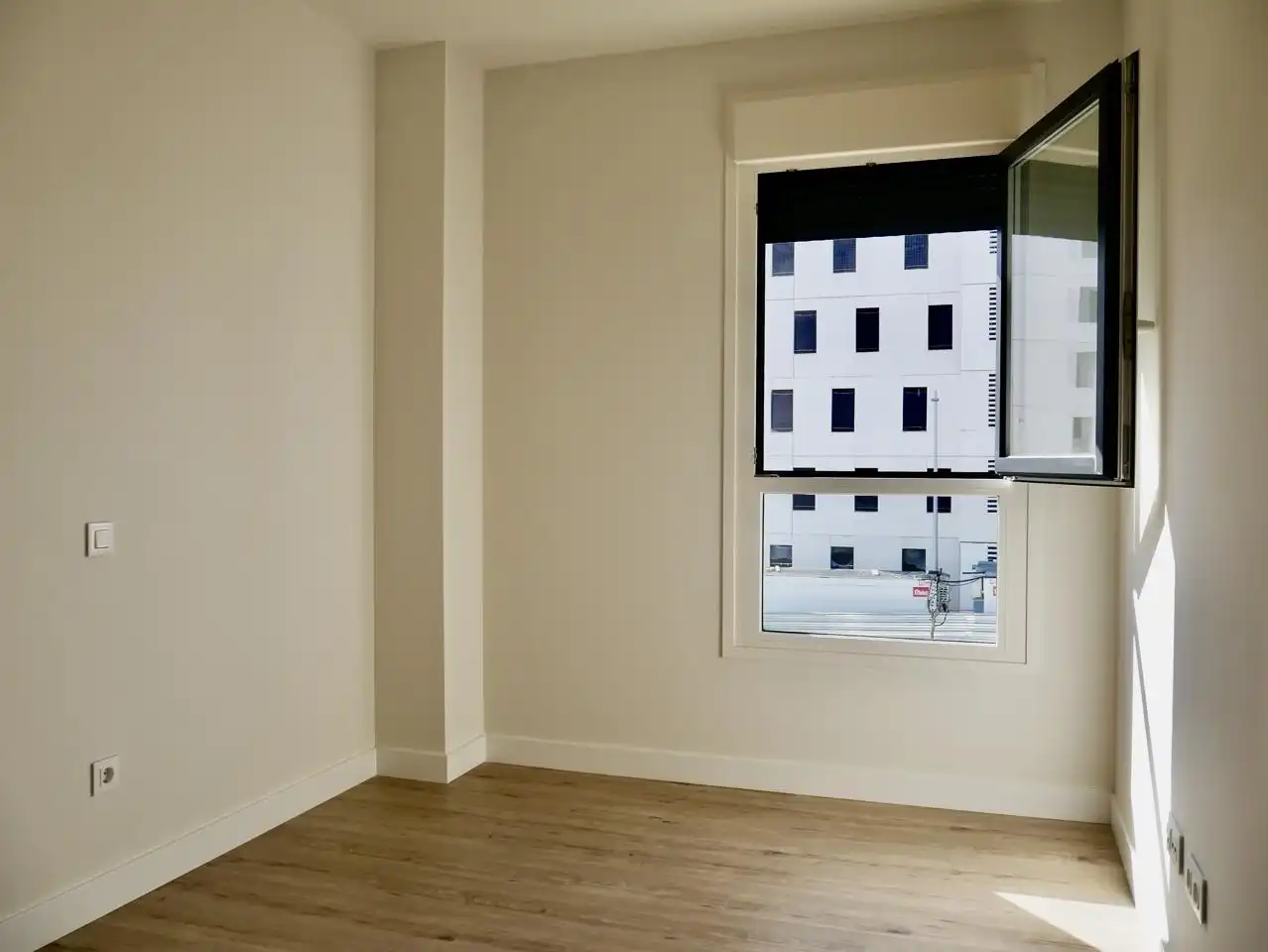 Flat for rent in Ángel Ojeda Avilés, Entrenúcleos