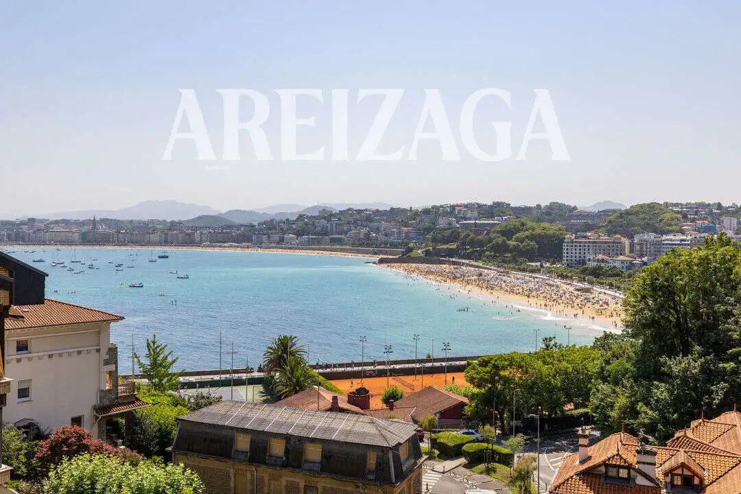 Vista exterior de Casa o xalet en venda en Donostia - San Sebastián  amb Calefacció, Jardí privat i Terrassa