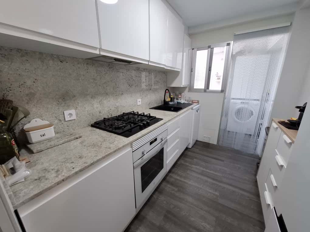 Kitchen of Flat for sale in  Valencia Capital  with Air Conditioner, Parquet flooring and Oven