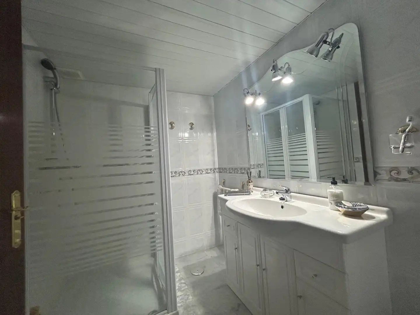 Baño de Piso en venta en Córdoba con Aire acondicionado, Calefacción y Jardín privado