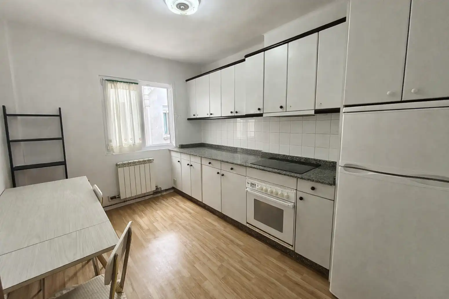 Cocina de Piso en venta en Oviedo  con Calefacción y Parquet