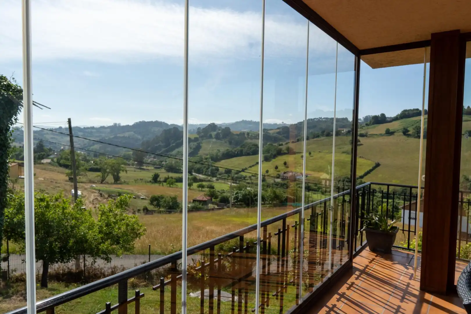 Terrassa de Casa o xalet en venda en Gijón  amb Calefacció, Jardí privat i Terrassa