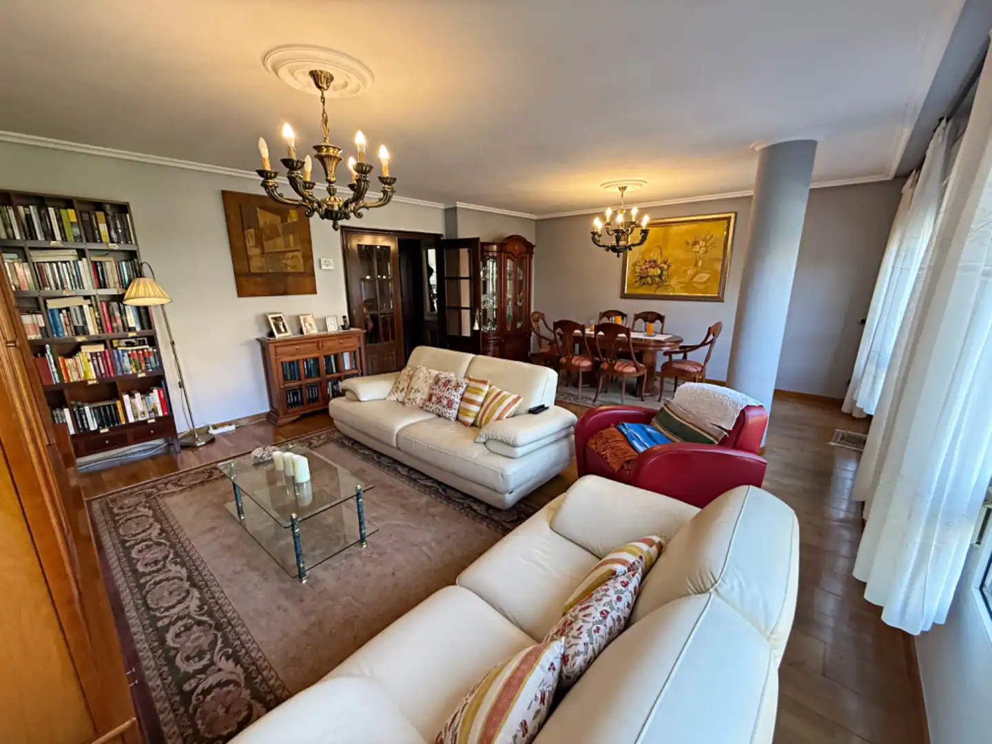 Sala de estar de Casa adosada en venta en Oviedo  con Calefacción, Jardín privado y Parquet