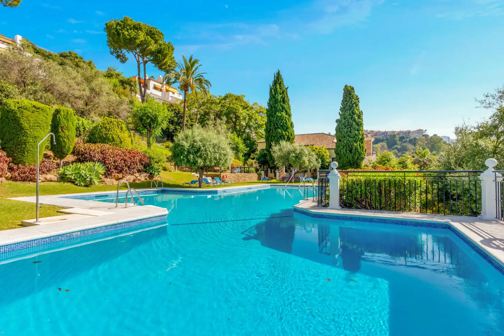 Piscina de Ático en venta en Benahavís con Aire acondicionado, Terraza y Piscina