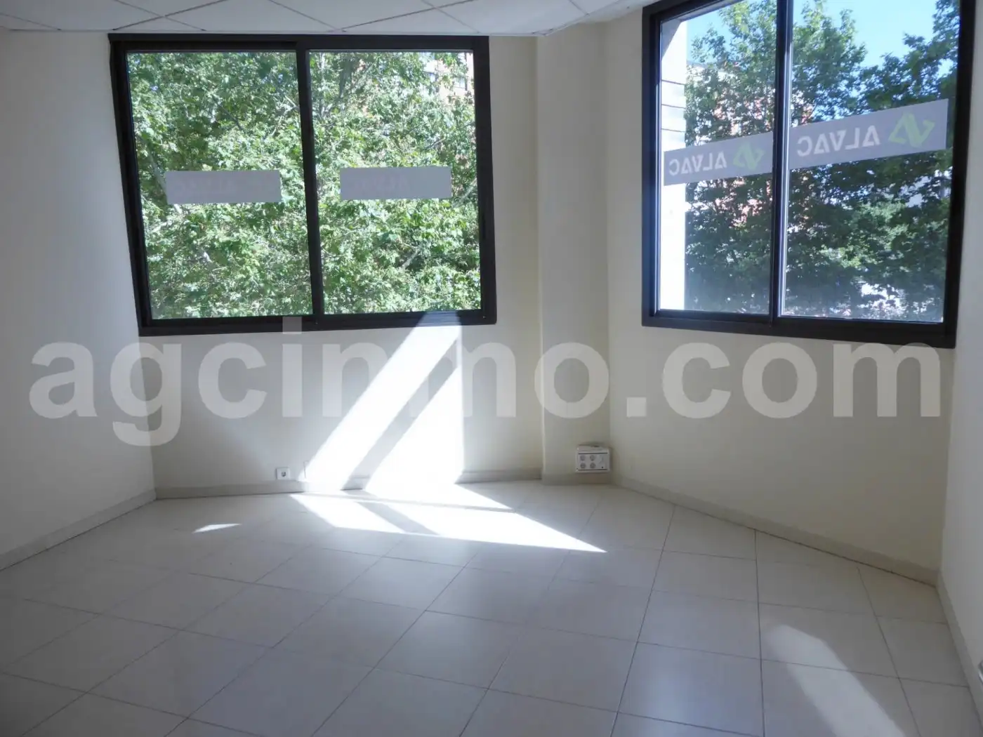 Schlafzimmer von Büro zur Miete in Valladolid mit Klimaanlage