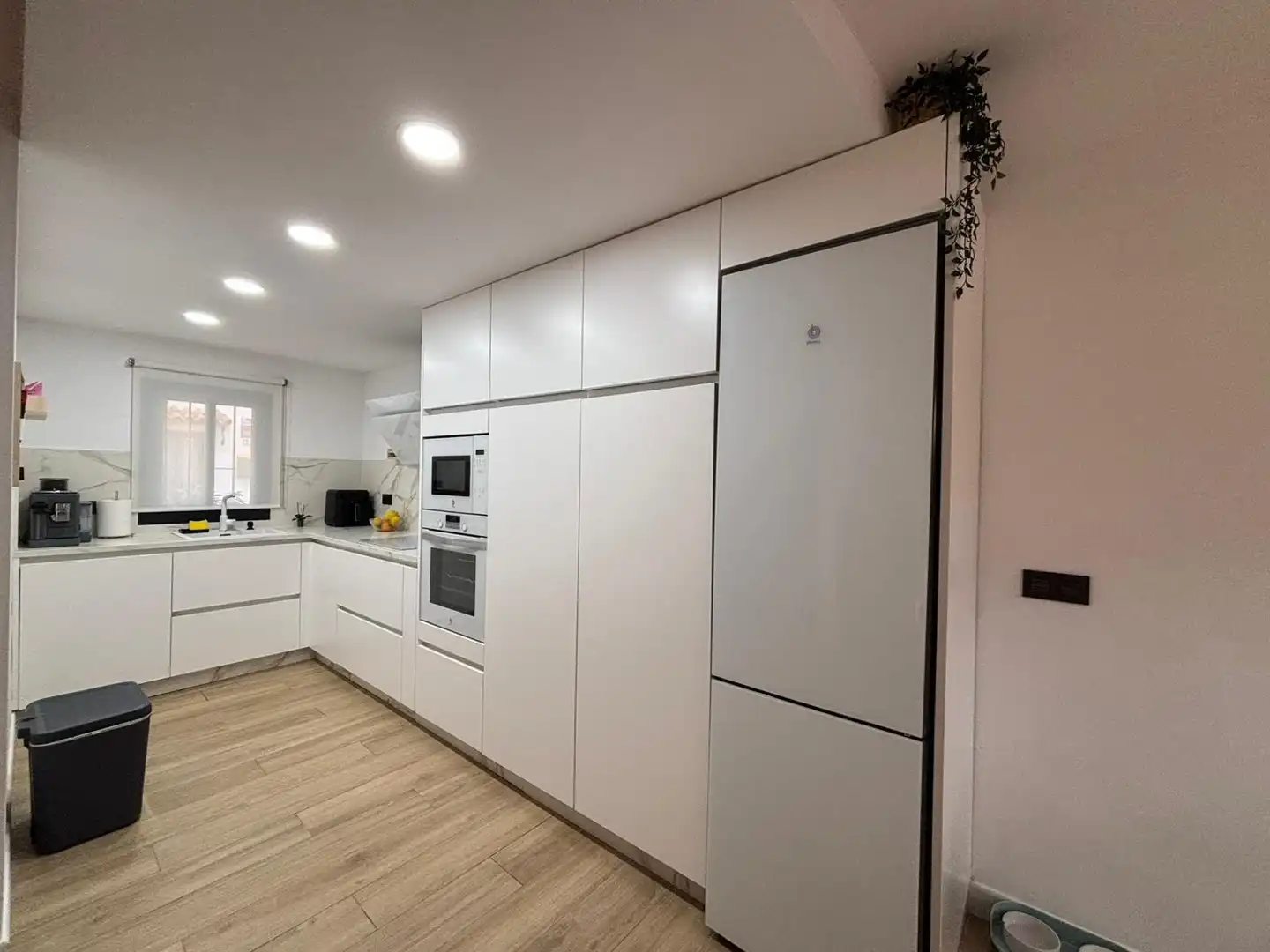 Kitchen of Detached homes for sale in Los Barrios  with Community pool